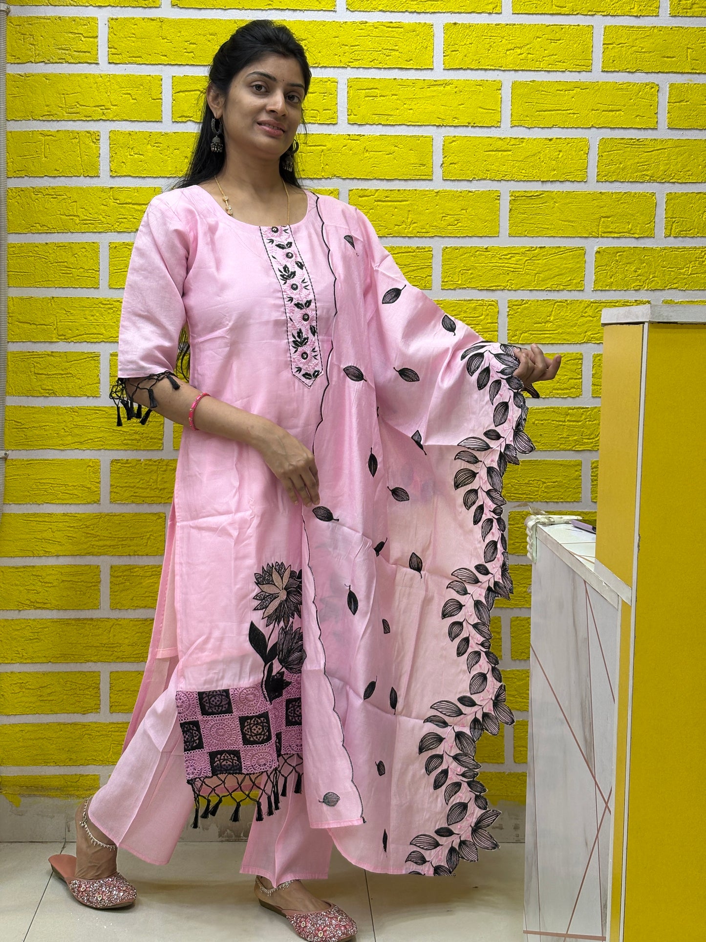 Soft Pink Printed Kurti Set with Contrast Dupatta Kurti Set AAKS0LP6