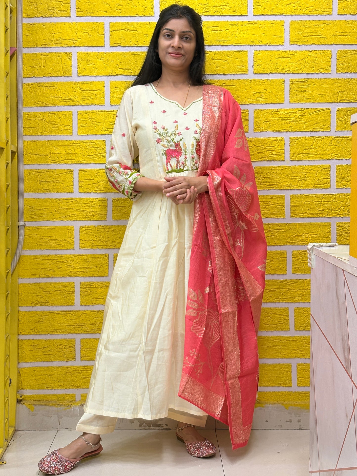 Cream Embroidered Mul Chanderi Kurti Set with Coral Dupatta AAKS0UN9