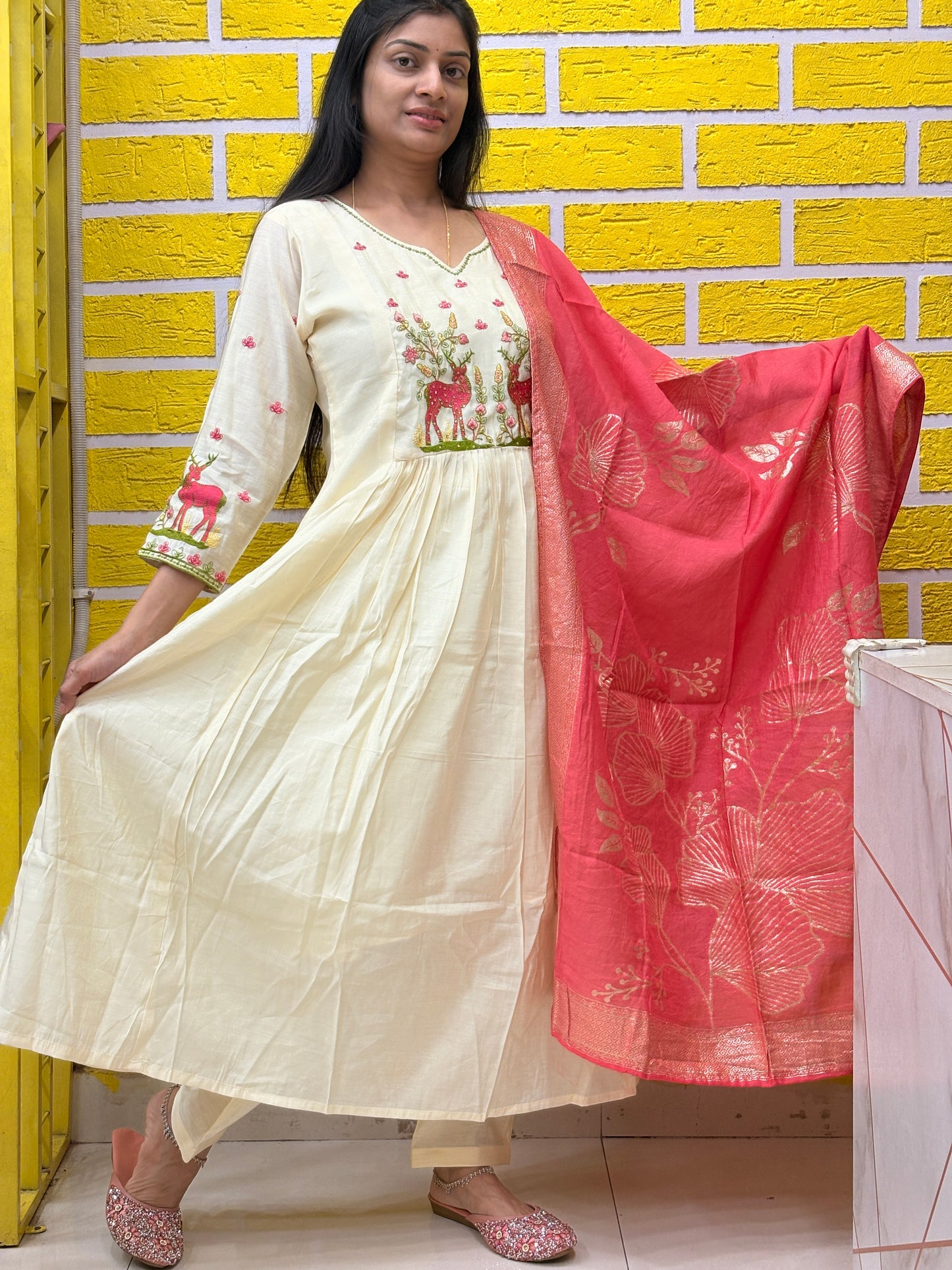 Cream Embroidered Mul Chanderi Kurti Set with Coral Dupatta AAKS0UN9