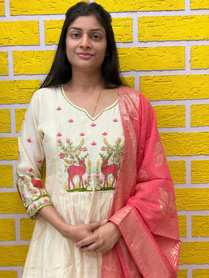 Cream Embroidered Mul Chanderi Kurti Set with Coral Dupatta AAKS0UN9